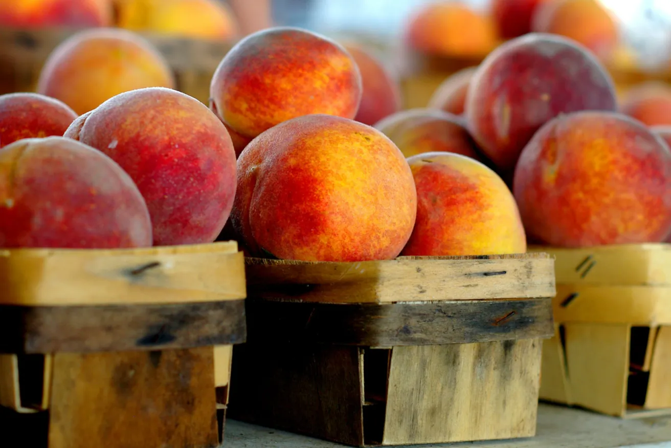 Media Name: iStock_911045_peaches_LARGE.jpg