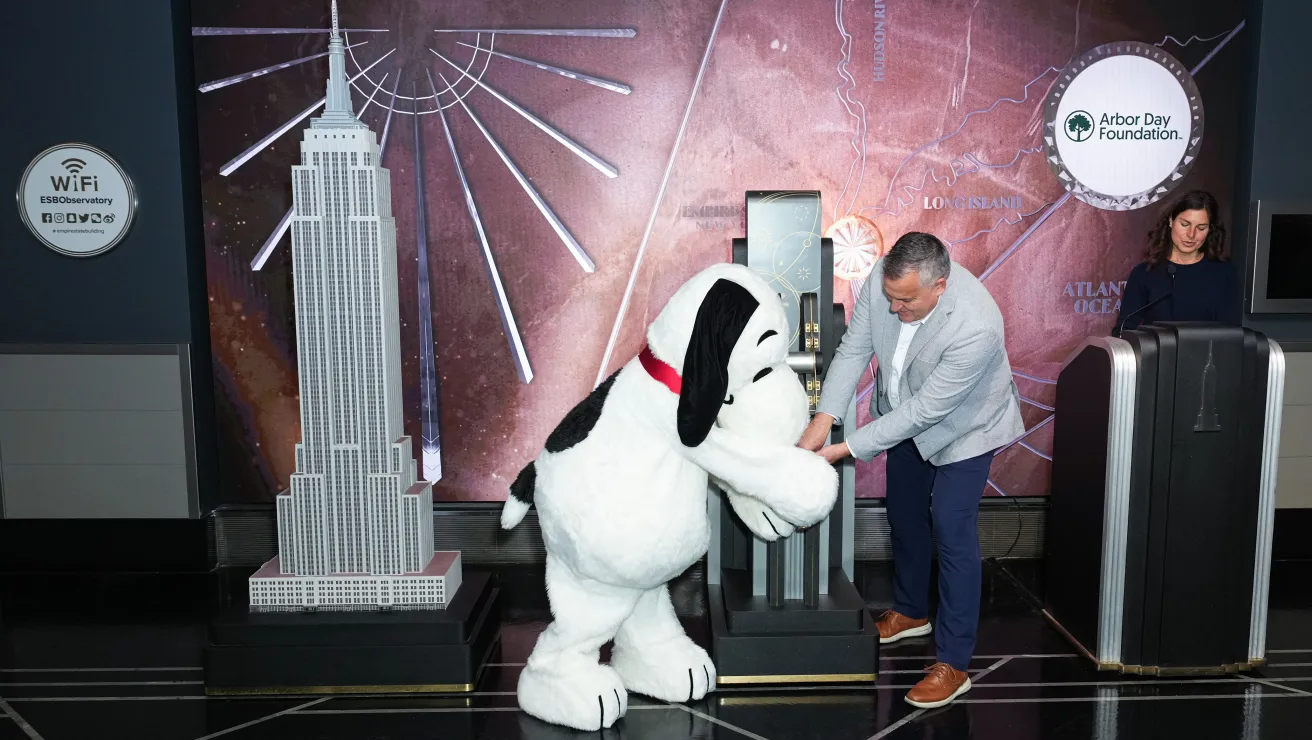 Arbor Day Foundation CEO Dan Lambe and Snoopy flip the switch the turn the Empire State Building green.
